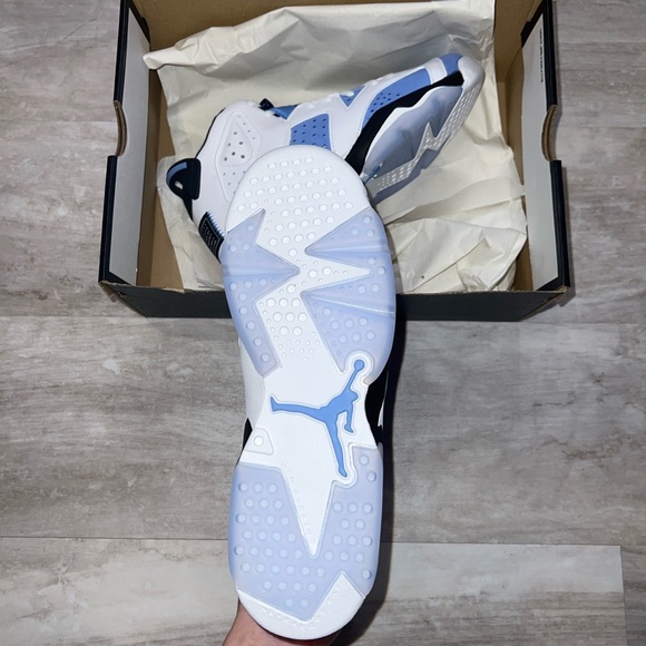 Air Jordan 6 UNC Womens Size 7 - Picture 3 of 4